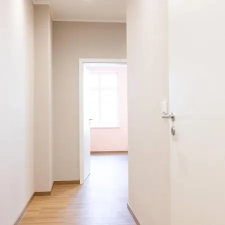 House Of Blooms Aparthotel