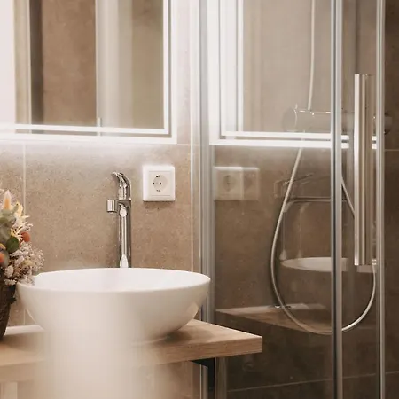 House Of Blooms Aparthotel 4*