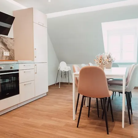 House Of Blooms Aparthotel