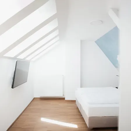 House Of Blooms Aparthotel