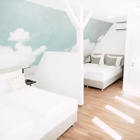 House Of Blooms Aparthotel