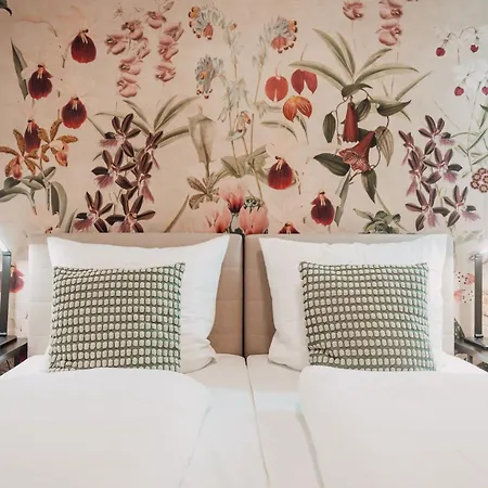 House Of Blooms 4*