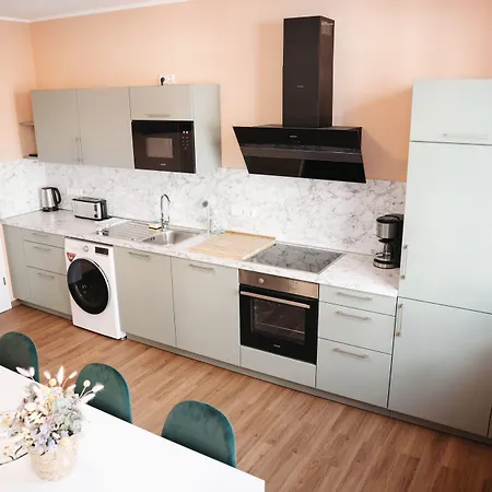 House Of Blooms Aparthotel