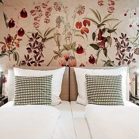 House Of Blooms 4*