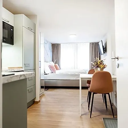 House Of Blooms Apartahotel 4*